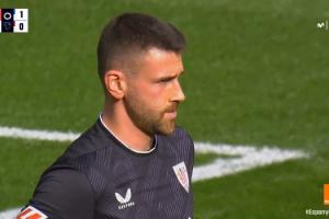 欧洲杯冠军门将😱乌奈-西蒙超巨失误 带球直接被对方铲进球门！