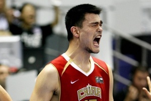 KG：00年奥运美国队打赌 隔扣姚明给100万 但姚明把我们教训了