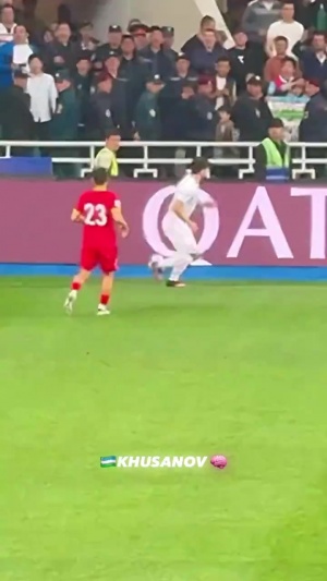 机智小胡🧠胡桑诺夫与对手对抗后“撤凳子”，对方冲出底线😂