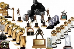 艾弗森晒乔丹生涯各项奖杯：篮球界有史以来最硬核的照片