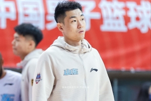 高诗岩：作为队长有很大责任 希望球队里的部分球员去珍惜机会