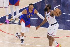 前50有13个🏀运动员收入21-50：威38、登43、炮46、韦48、瓜50