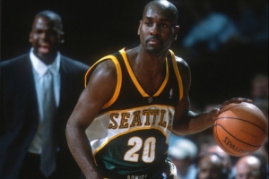 手套：96年总决赛我把乔丹从33分防到23分 G6我没体力了