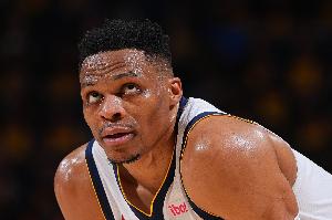 霍里：威少让我想起AI&他们都觉得自己还有油 他该成一个导师