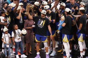 总决赛得分谁最强？杜四詹六库九 乔丹场均33.6分竟屈居第二😲