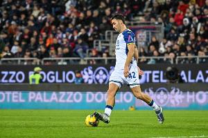 罗马诺：布莱顿1000欧+浮动签维罗纳后卫库博拉，Here We Go！