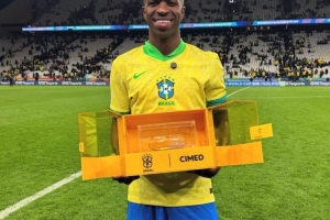 攻入致胜一球，维尼修斯当选巴西与巴拉圭之战全场最佳球员