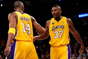 2010年的今天：湖人抢七大战复仇绿军后卫冕总冠军 科比蝉联FMVP