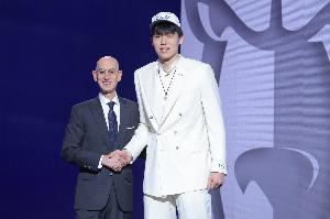 杨瀚森前曾有8位中国球员被选中❤️3人未登陆 姚易双星闪耀✨️