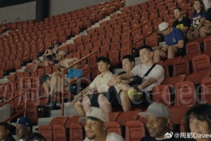 媒体人：辽宁男篮总经理刘子庆和主教练杨鸣在现场观看NBA夏联