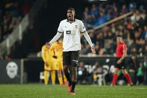 阿斯：瓦伦西亚接连卖走两中卫亚雷克和莫斯克拉，现球队急需引援