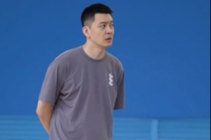 辽宁男篮今日抗干扰训练🏀杨鸣已从美国回来归队监督