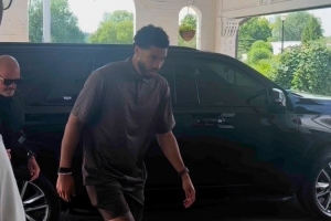 恢复神速😂塔图姆举行慈善高尔夫赛 行走时已无需穿保护靴⛳️