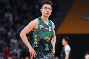 羡慕！原帅：赵继伟玩起球来是样样精通 什么动作都随便做