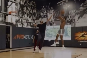 投篮弧度调高了？杰伦-格林晒近期训练视频：练习转身后仰跳投