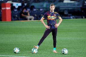 世体：巴萨将把佩尼亚租给埃尔切，借此释放薪资空间注册什琴斯尼