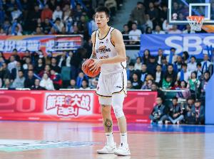 媒体人：张镇麟父亲当年在辽宁打不上球 到了上海队大杀四方