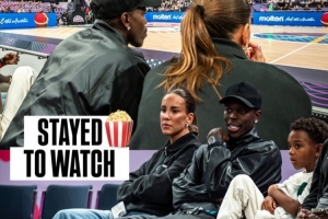 考察同组对手！结束小组首战后 施罗德与家人现场观战芬兰vs瑞典