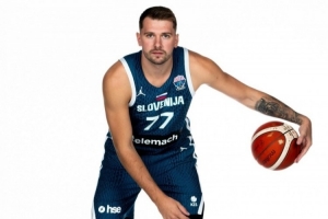 明天凌晨2点半迎小组赛首秀！东契奇晒斯洛文尼亚国家队定妆照