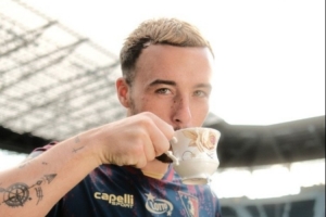 施切钦波贡官方：利兹联中场萨姆-格林伍德转会加盟，签约3+1年