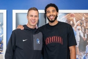 一生蓝魔情！杜克社媒晒塔图姆&弗拉格&班凯罗等人回母校训练！