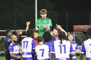 虎父无犬子！切赫16岁儿子上演成年队首秀，点球大战2次扑出点球