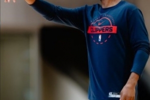 祖巴茨：每次对阵保罗总会有额外的火药味 他是史上最佳控卫之一