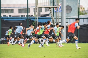 今天下午申花全队将飞赴青岛，迎接间歇期后与青岛西海岸的联赛