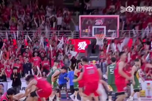 这才是大学篮球该有的样子！CUBAL八强G2，上交绝杀逆转！