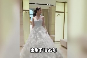 日本国脚堂安律结婚，老婆是美妆博主明松美玖