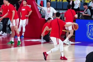 师承哈登？胡明轩赛前热身竟然用出了后撤三步投篮🤔🤔🤔